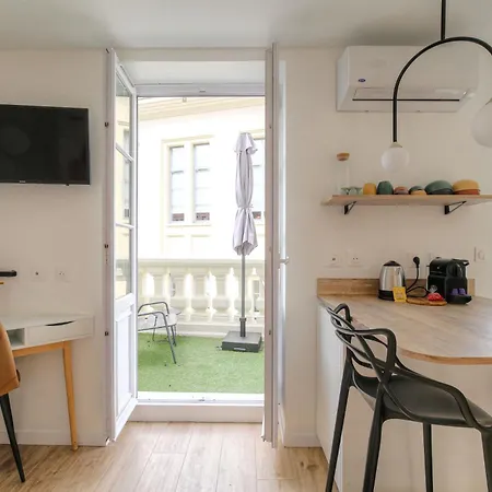 Appartement Joli Climatisé Avec Terrasse - Centre