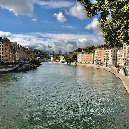 Joli Climatise Avec Terrasse - Centre Apartment *