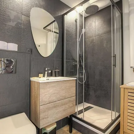 Joli Climatise Avec Terrasse - Centre Appartement *